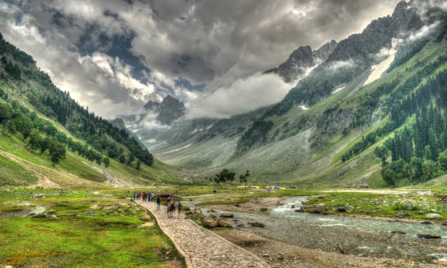 SONMARG IS A BEAUTIFUL & SPECTACULAR PLACE  IN (JAMMU & KASHMIR) IN THE NORTHERN PART OF INDIA. SURROUNDED BY BEAUTIFUL MOUNTAIN RANGES. IT IS KNOWN PLACE FOR TOURIST AS WELL AS ADVENTURE ENTHUSIAST.